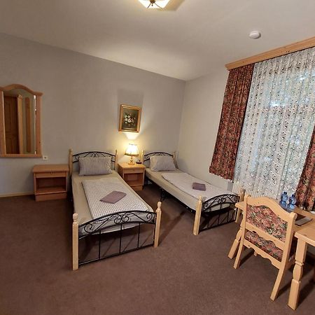 3 Raben - Leoben - Zimmer Fuer Geschaeftsreisende, Urlauber, Monteure Und Handwerker, Polski Pensjonat Austria Exterior photo