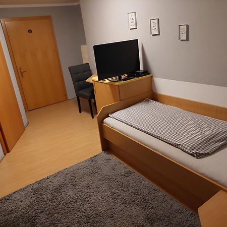 3 Raben - Leoben - Zimmer Fuer Geschaeftsreisende, Urlauber, Monteure Und Handwerker, Polski Pensjonat Austria Exterior photo
