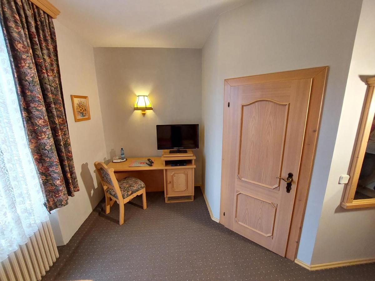 3 Raben - Leoben - Zimmer Fuer Geschaeftsreisende, Urlauber, Monteure Und Handwerker, Polski Pensjonat Austria Exterior photo