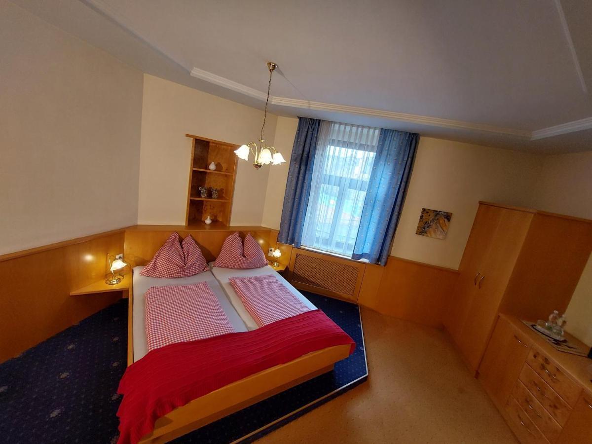 3 Raben - Leoben - Zimmer Fuer Geschaeftsreisende, Urlauber, Monteure Und Handwerker, Polski Pensjonat Austria Exterior photo