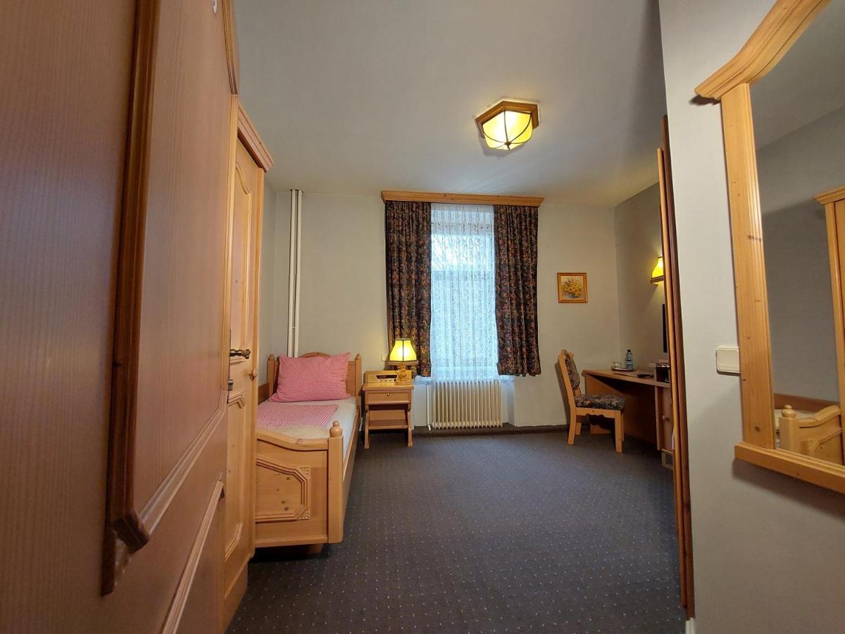 3 Raben - Leoben - Zimmer Fuer Geschaeftsreisende, Urlauber, Monteure Und Handwerker, Polski Pensjonat Austria Exterior photo