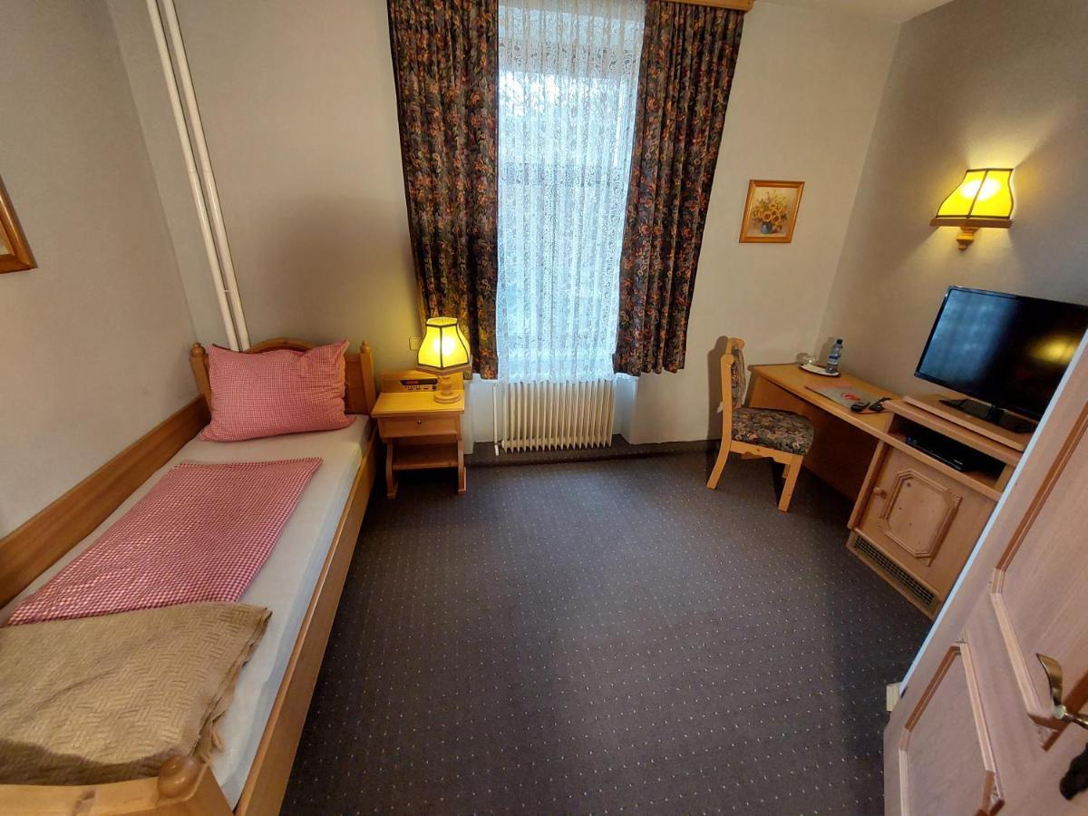 3 Raben - Leoben - Zimmer Fuer Geschaeftsreisende, Urlauber, Monteure Und Handwerker, Polski Pensjonat Austria Exterior photo