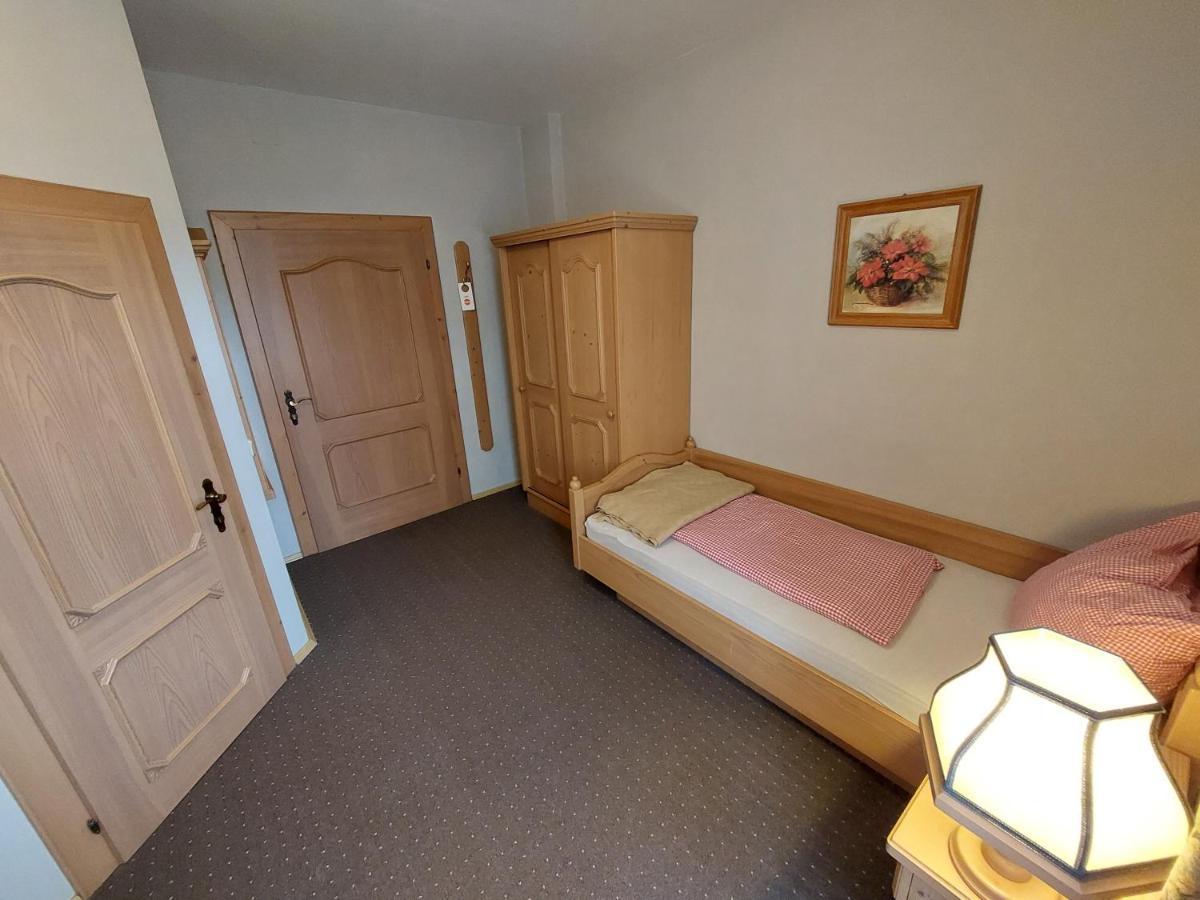 3 Raben - Leoben - Zimmer Fuer Geschaeftsreisende, Urlauber, Monteure Und Handwerker, Polski Pensjonat Austria Exterior photo
