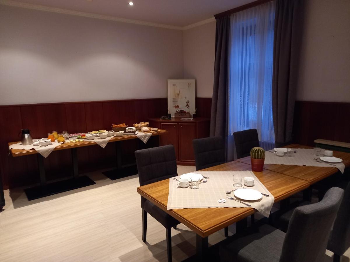 3 Raben - Leoben - Zimmer Fuer Geschaeftsreisende, Urlauber, Monteure Und Handwerker, Polski Pensjonat Austria Exterior photo