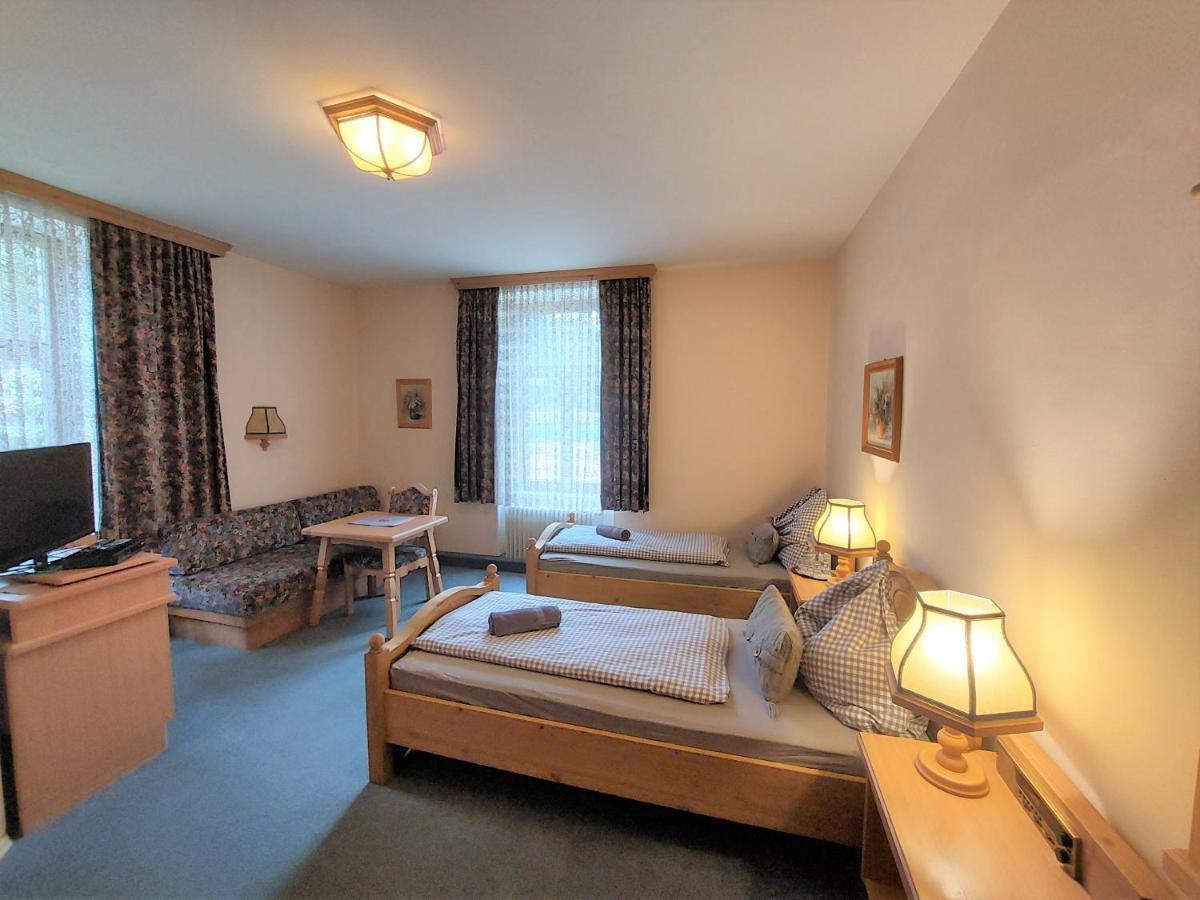3 Raben - Leoben - Zimmer Fuer Geschaeftsreisende, Urlauber, Monteure Und Handwerker, Polski Pensjonat Austria Exterior photo
