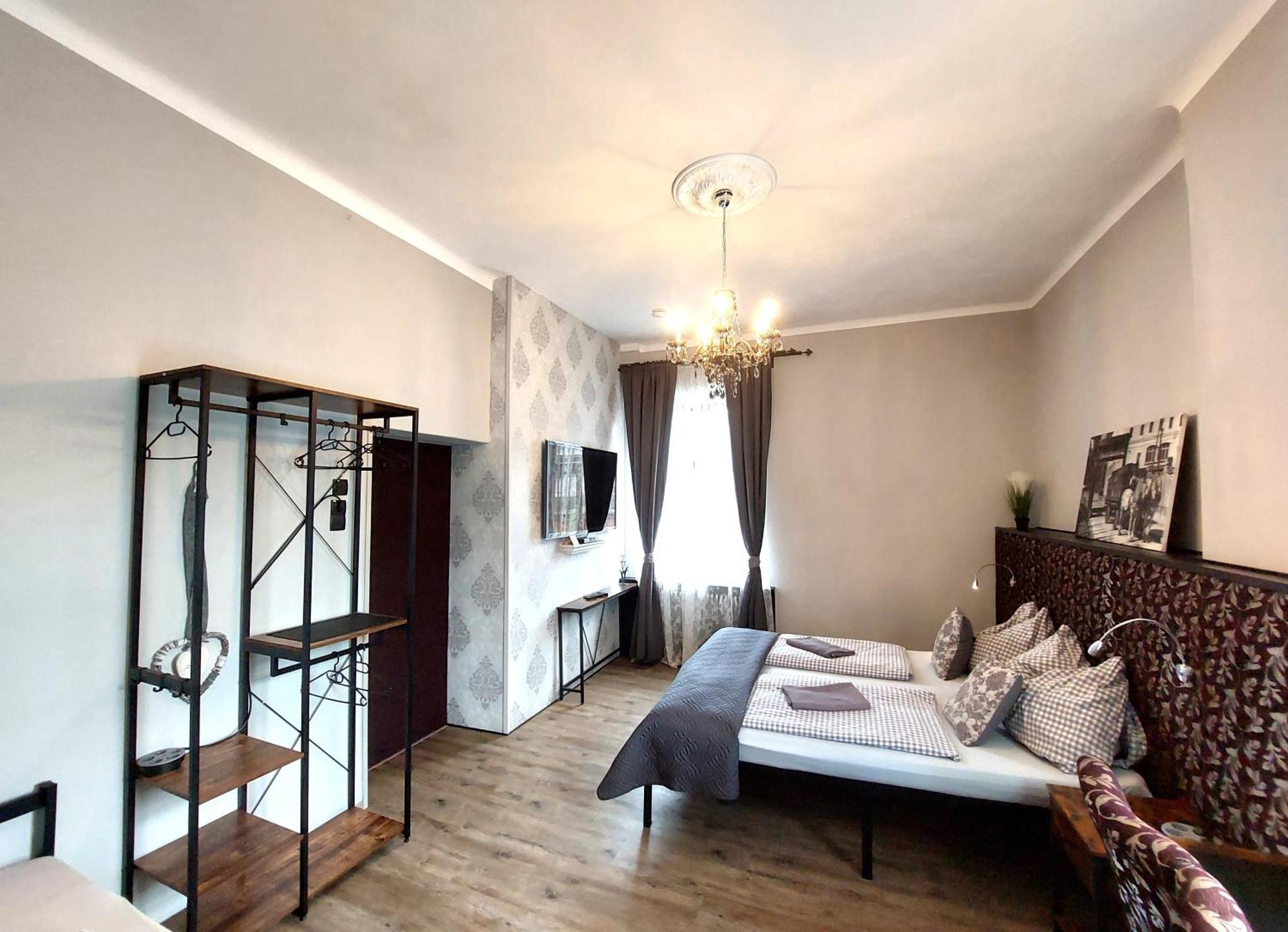 3 Raben - Leoben - Zimmer Fuer Geschaeftsreisende, Urlauber, Monteure Und Handwerker, Polski Pensjonat Austria Exterior photo
